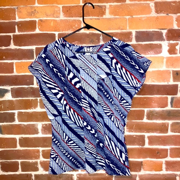 ANNE KLEIN Tribal Inspired Print Navy Blue and Red Top - Picture 1 of 3